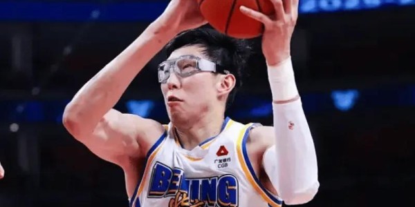 乐鱼体育官方入口-杰曼赵睿拯救北京，3主力急需调整！周琦陈盈骏低迷，麦基别持球