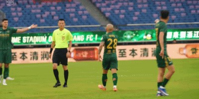 乐鱼体育-22岁国脚辱骂对手遭罚！重庆主帅揽责：罚款我出+停赛2场奖金照发
