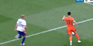泰山半场0-2！媒体人集体开炮：表现拙劣，挨骂也活该